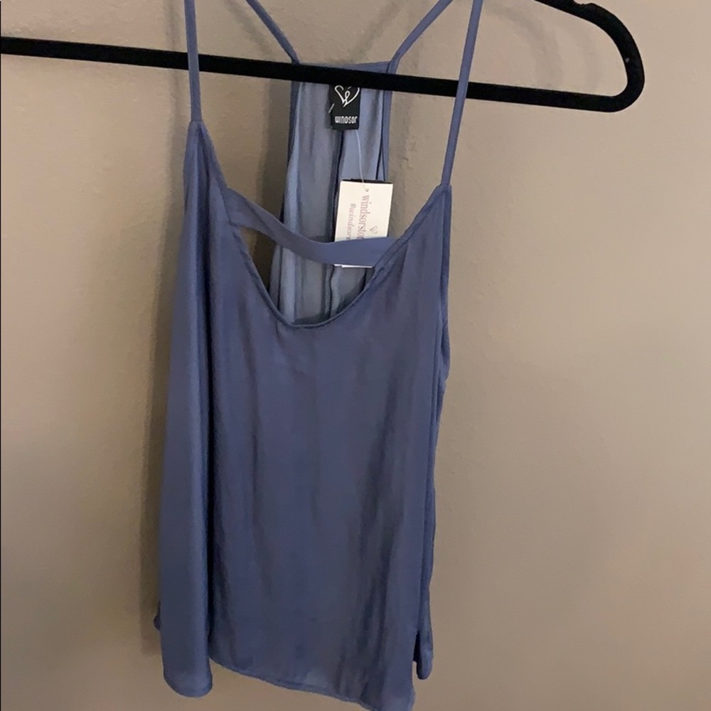 Tank top .